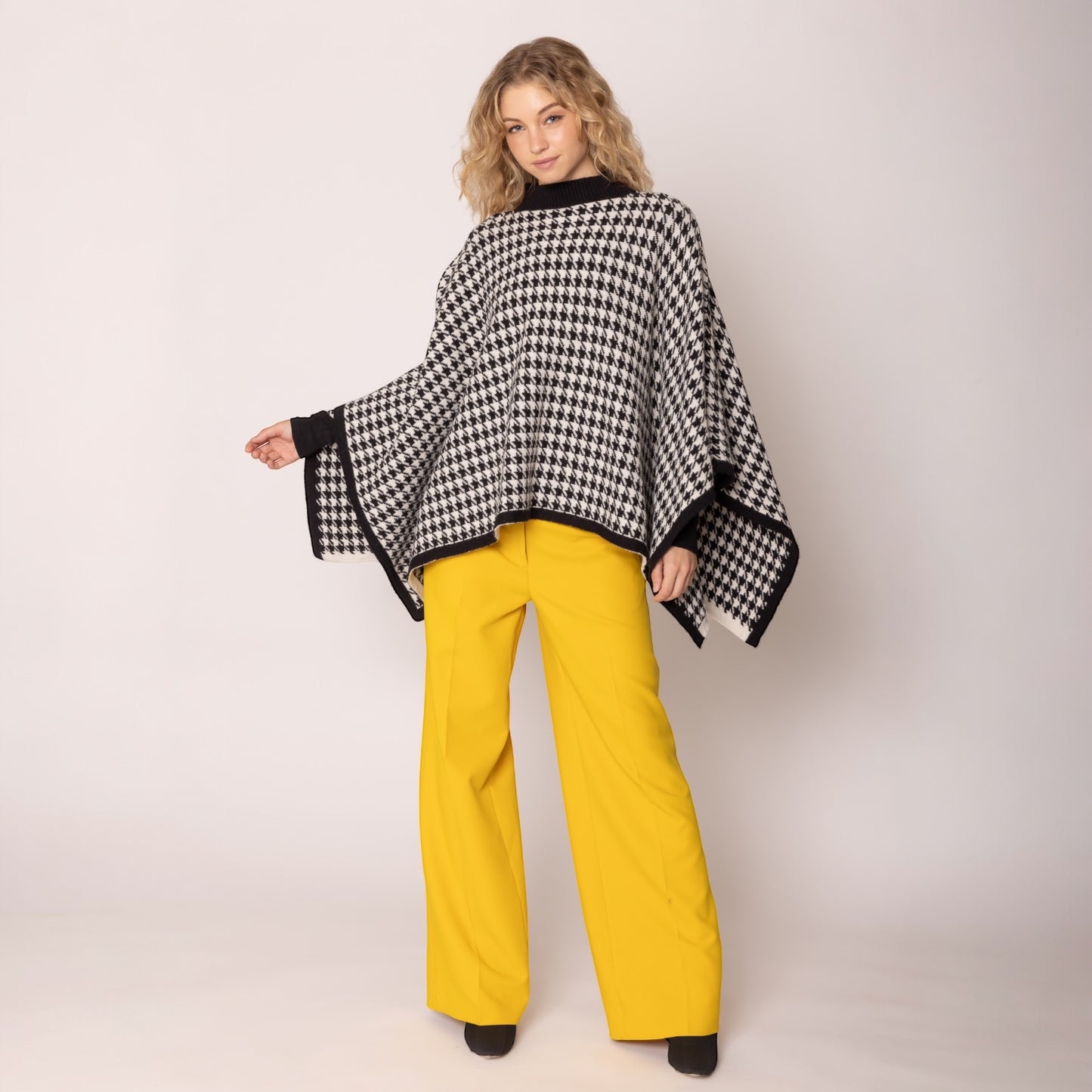 70245 Houndstooth Poncho