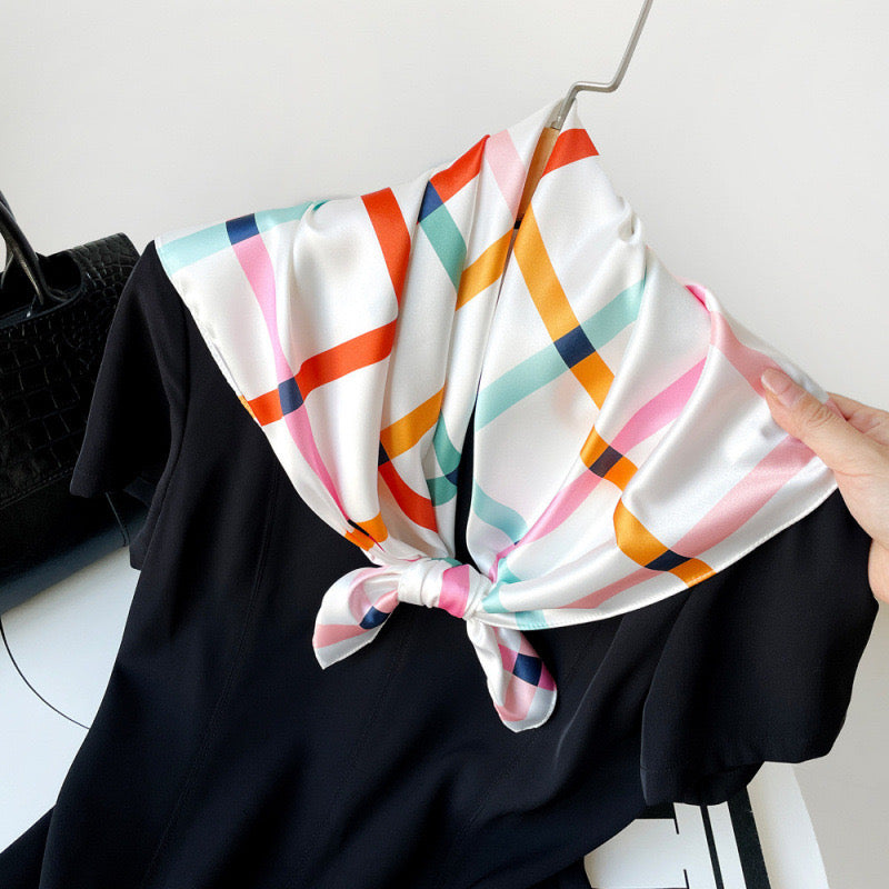 00124.7 Silk Square - Lines