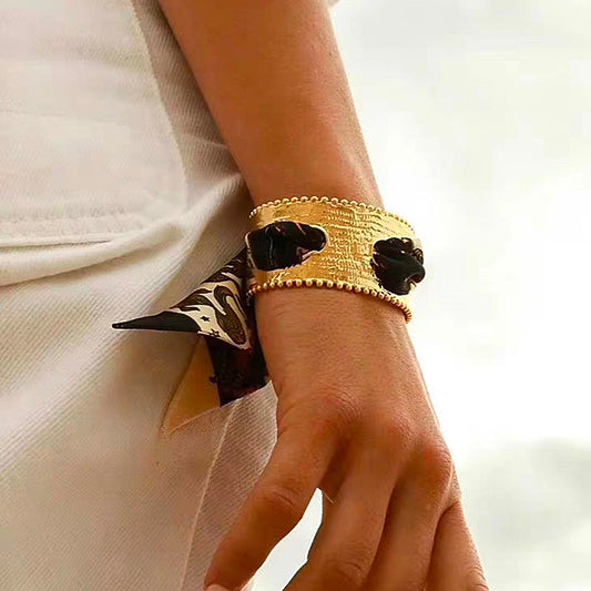 80240 Tie Cuff
