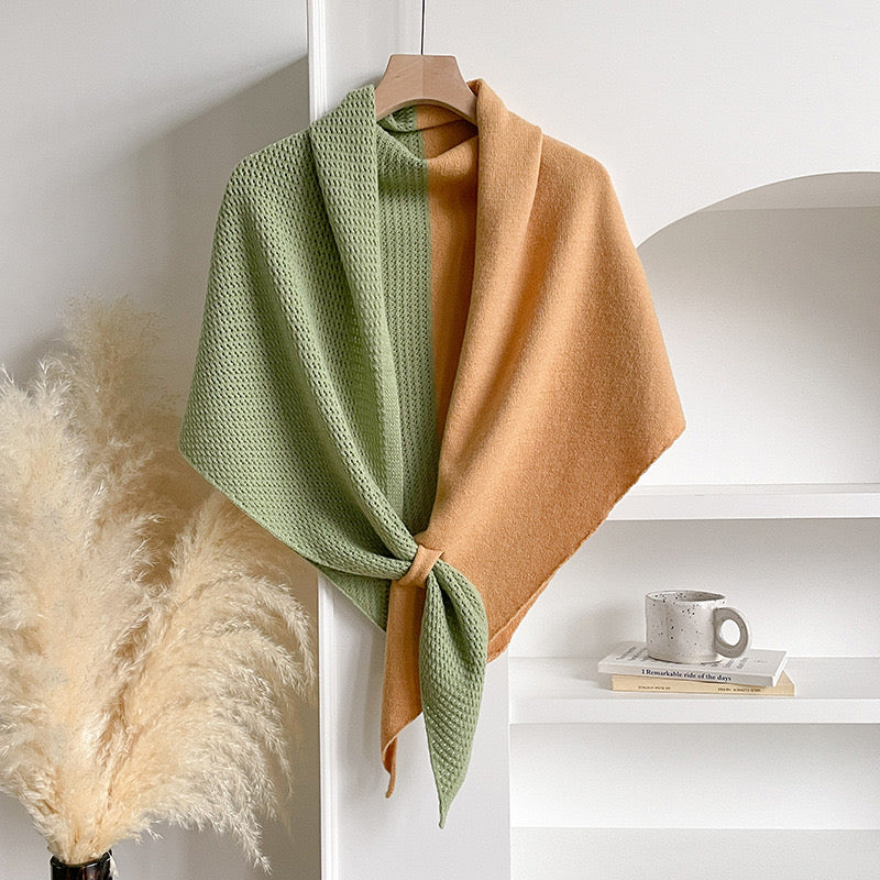 70538 Hugger Shawl
