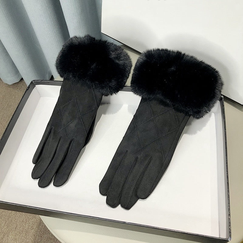 00115.3 Stylish Fur Gloves